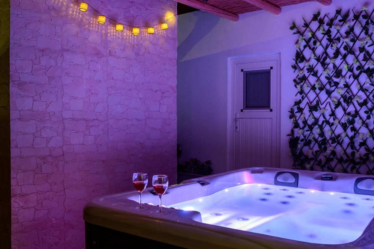 Heart Of Oia - Private House With Jacuzzi Apartment Luaran gambar
